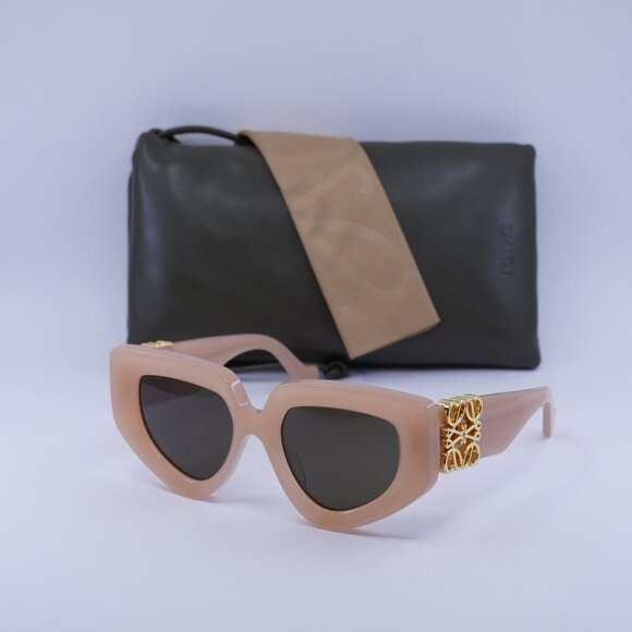 Loewe LW40154U 72E Sunglasses Shiny Pink Cat Eye Frame, Smoke Lenses - Picture 11 of 11